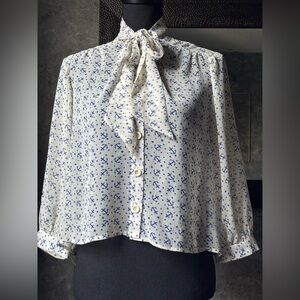 Forever 21 Elegant White and Blue Women's Top